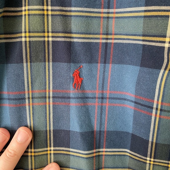 Ralph Lauren Custon Fit casual button up - Picture 2 of 3